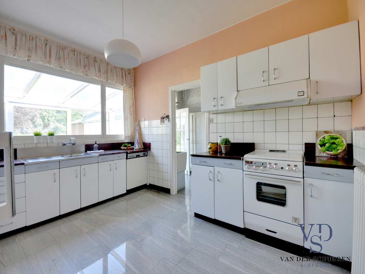 Zeer ruime herenwoning in centrum Gavere ! 