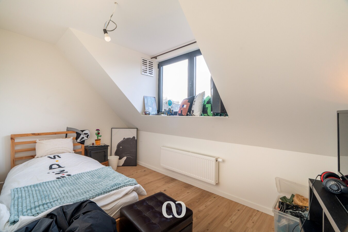 Volledig gerenoveerde woning met 3slpk en mooie tuin 