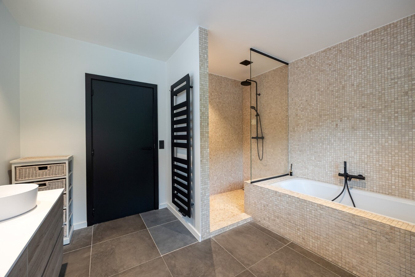 Moderne villa met zwembad op een toplocatie te Schilde! 