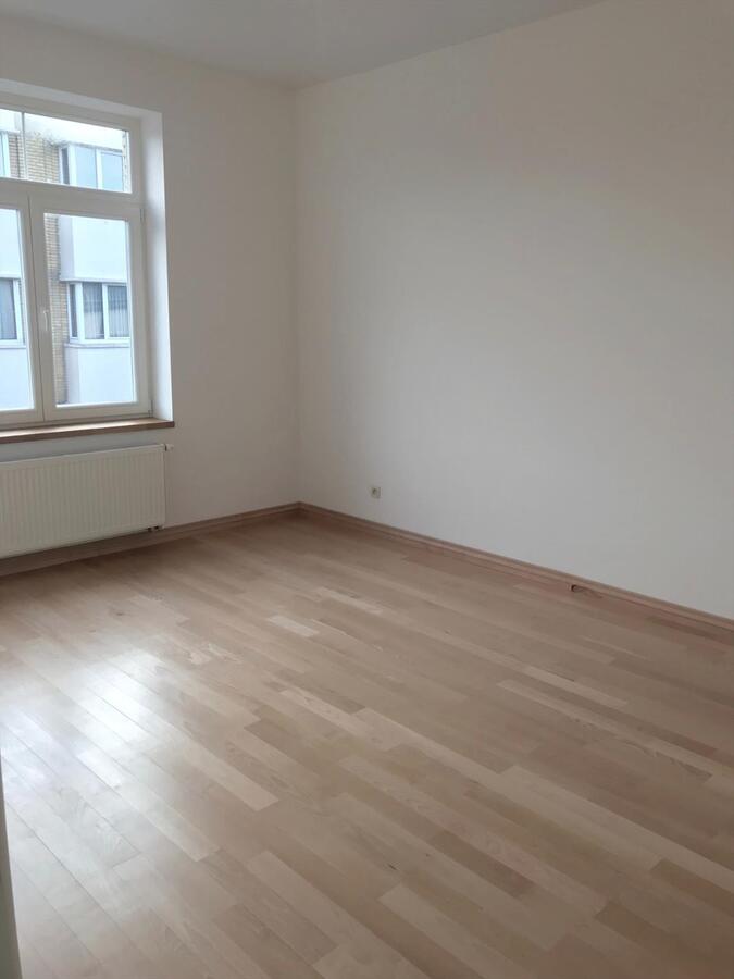 COMPLEET GERENOVEERD 3SLAAPKAMER HOEK-APPARTEMENT 