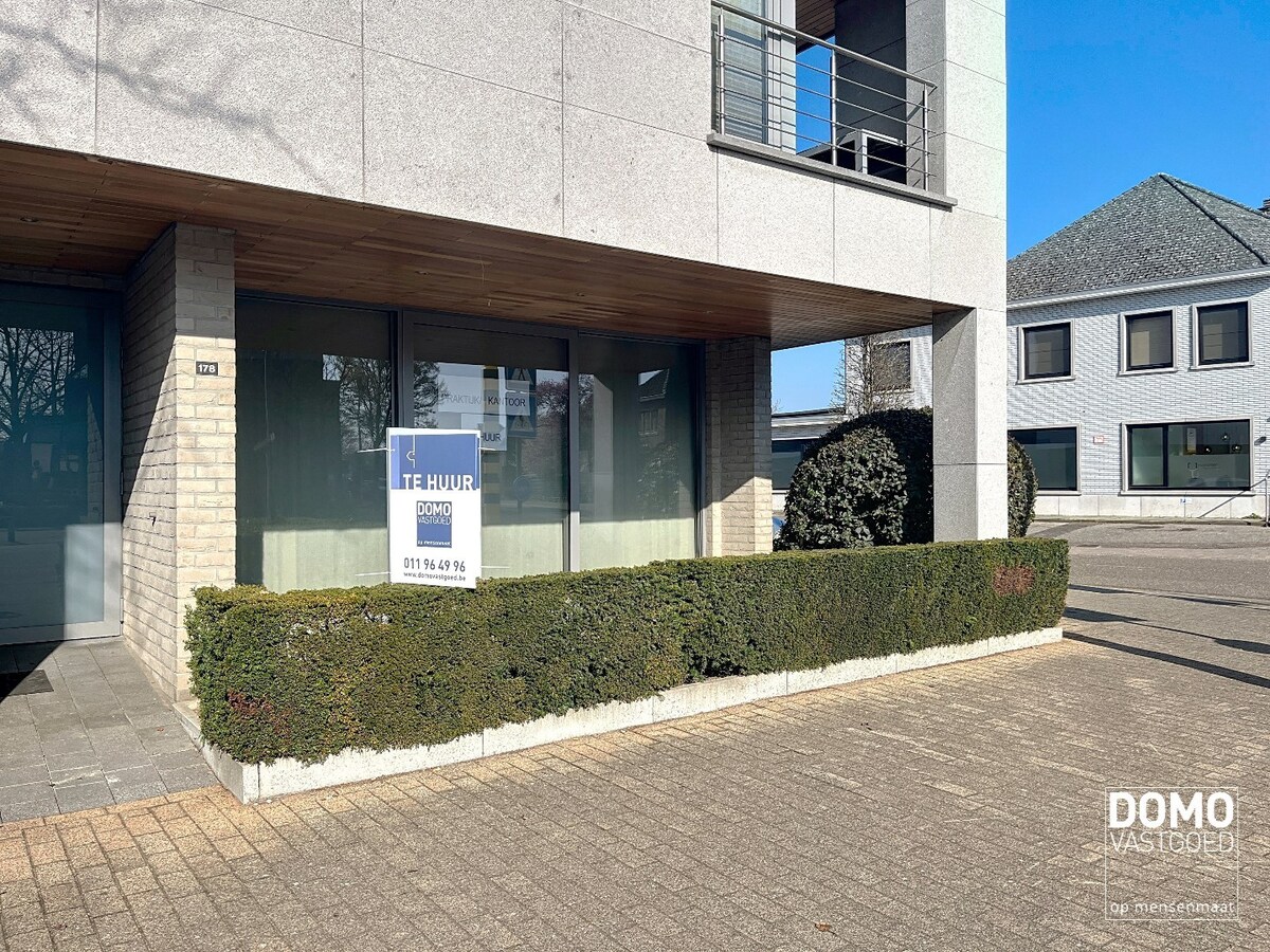 KANTOOR/PRAKTIJKRUIMTE TE HUUR IN CENTRUM KERMT MET ONDERGRONDSE AUTOSTANDPLAATS 