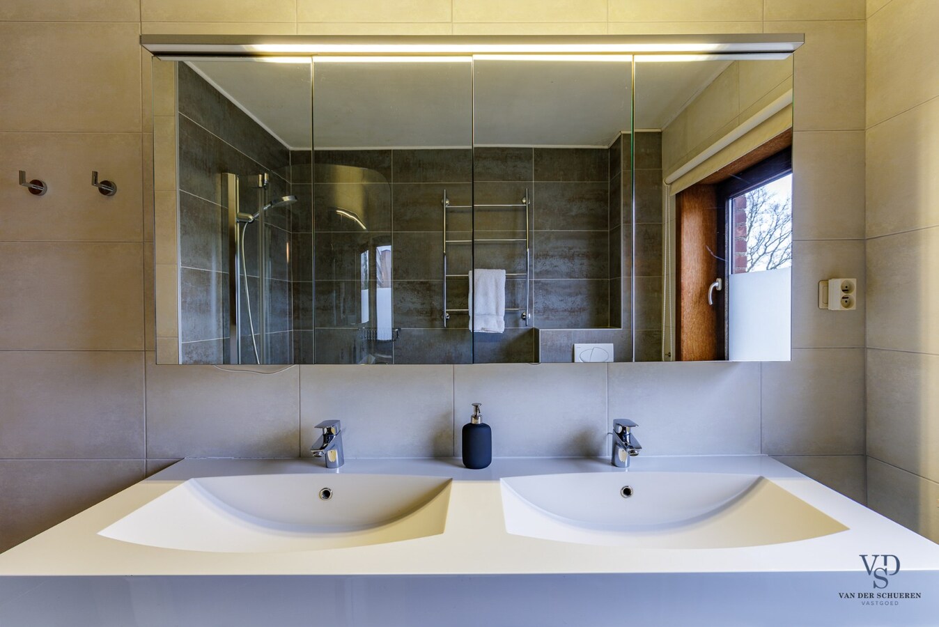 Tijdloos wonen in Gent met royale tuin 