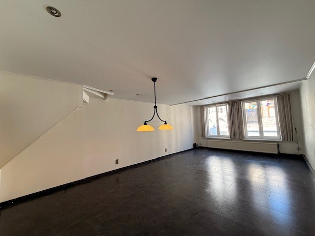 Duplex appartement met 2 slaapkamers en dakterras in het centrum van Maaseik. 