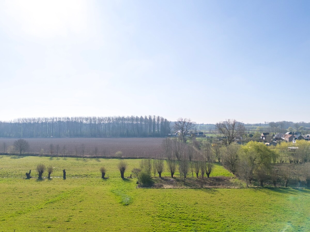 Ruime, karaktervolle woning met zuidgerichte tuin te Hillegem 