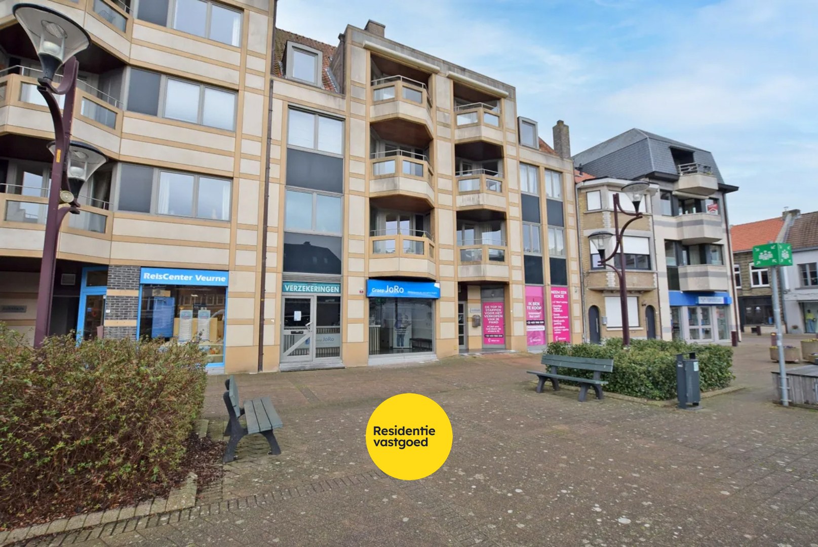 Instapklaar lichtrijk dakappartement in hartje Veurne (61m²) 