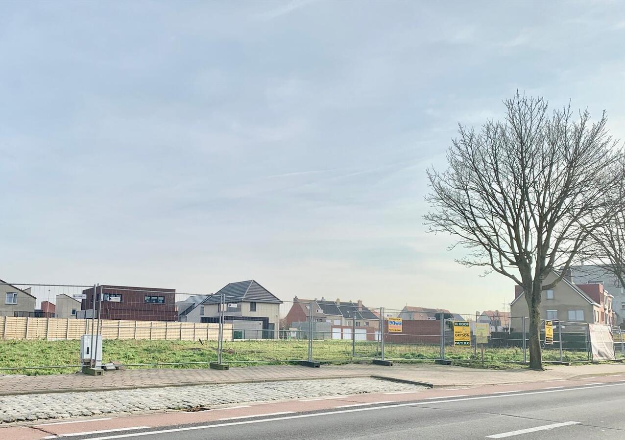 MAGNIFIEKE GESLOTEN BEBOUWING MET GROTE TUIN IN KLEINSCHALIGE VERKAVELING BREDENE 