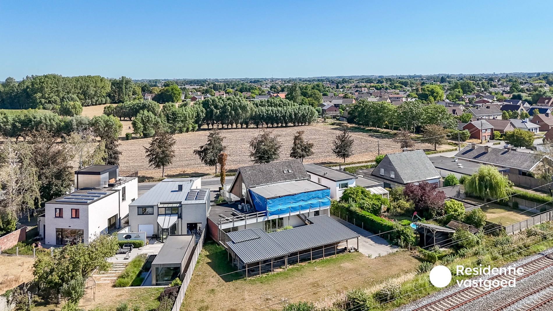 Verrassend ruime woning met unieke indeling en veel potentieel in Torhout! 