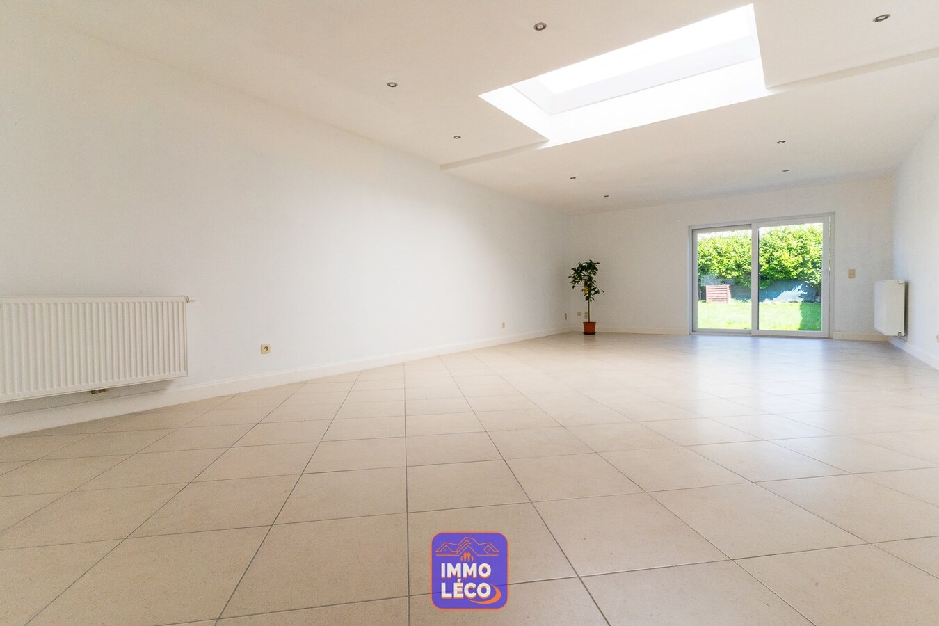 Maison rénovée en 2025 avec jardin, volumes impressionants ! 