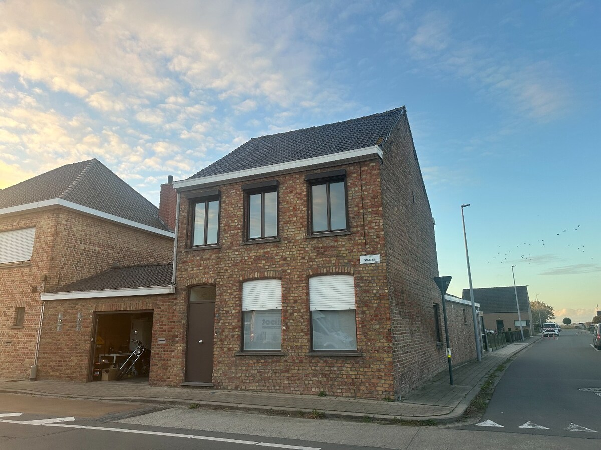 Ruime woning met zonnige tuin in centrum Merkem 