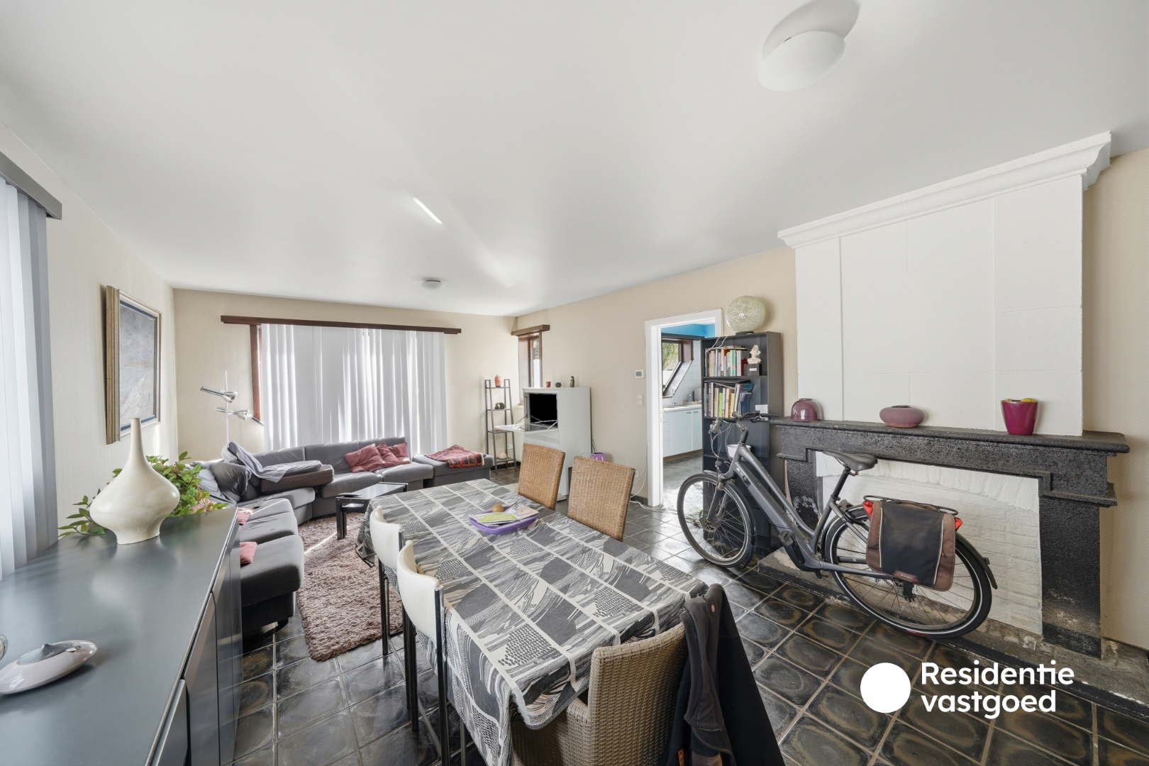 Opbrengsteigendom met 3 appartementen, garage en zonnig terras 