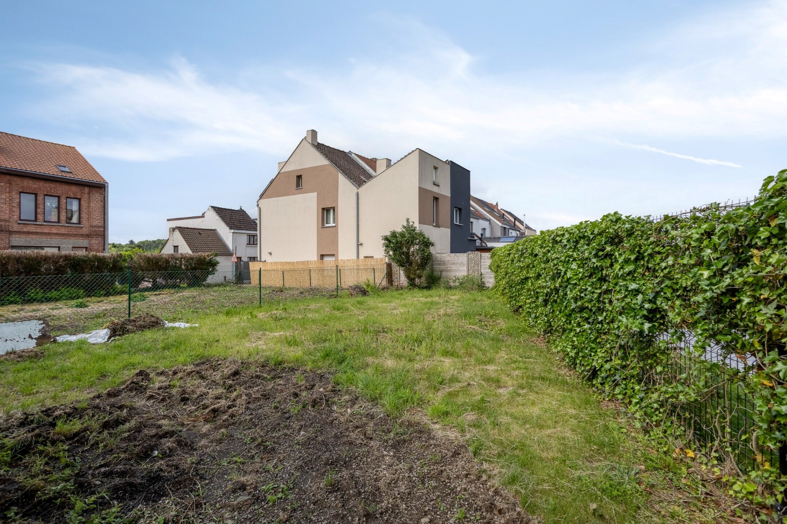 TE RENOVEREN WONING met 2/3/4 slaapkamers en tuin – 1640 SINT-GENESIUS-RODE 