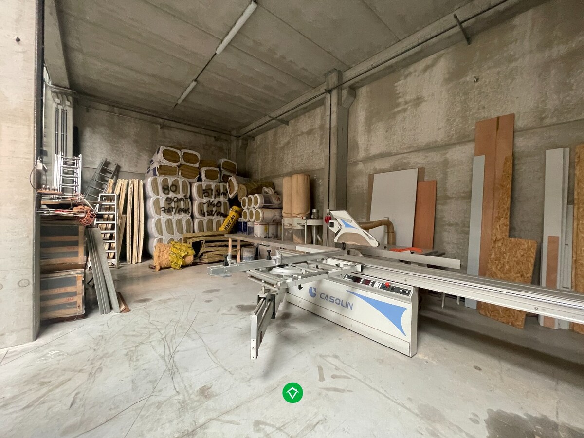 Loods/opslagplaats van 250 m² te Moorslede 