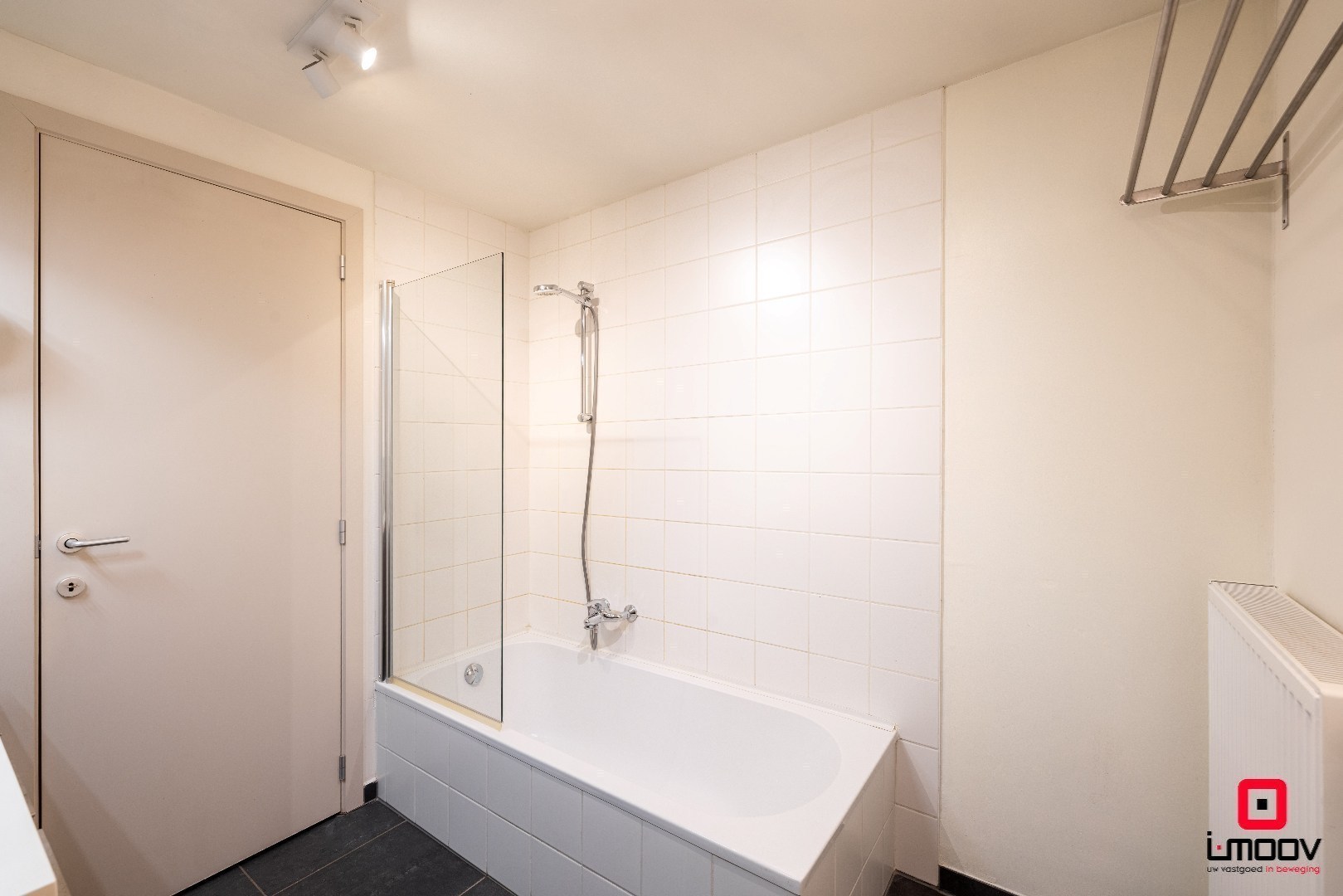 Lichtrijk en modern tweeslaapkamer appartement met groot terras in Oostakker 