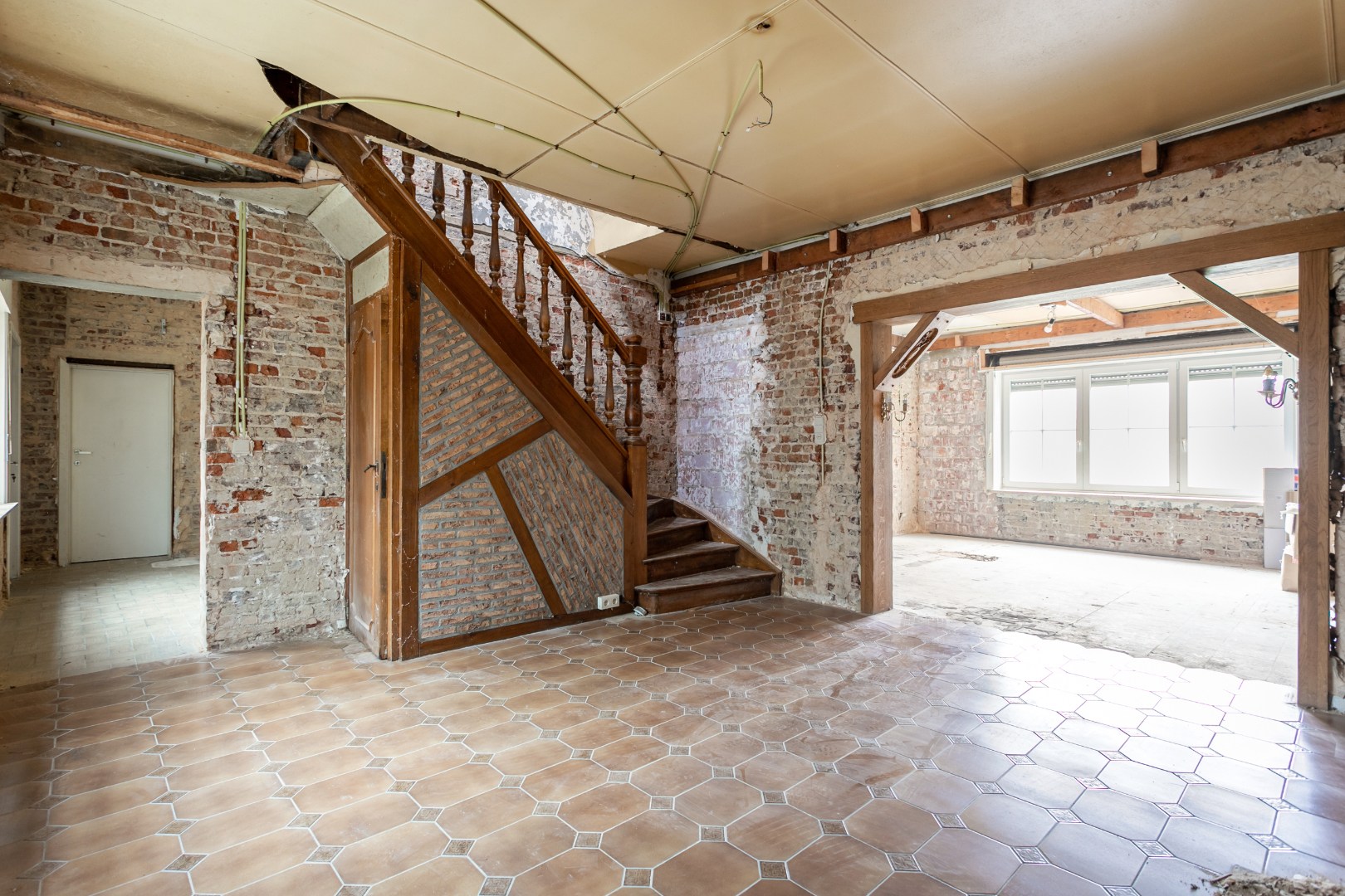 Ruime woning met veel potentieel in een groene omgeving op 39a 