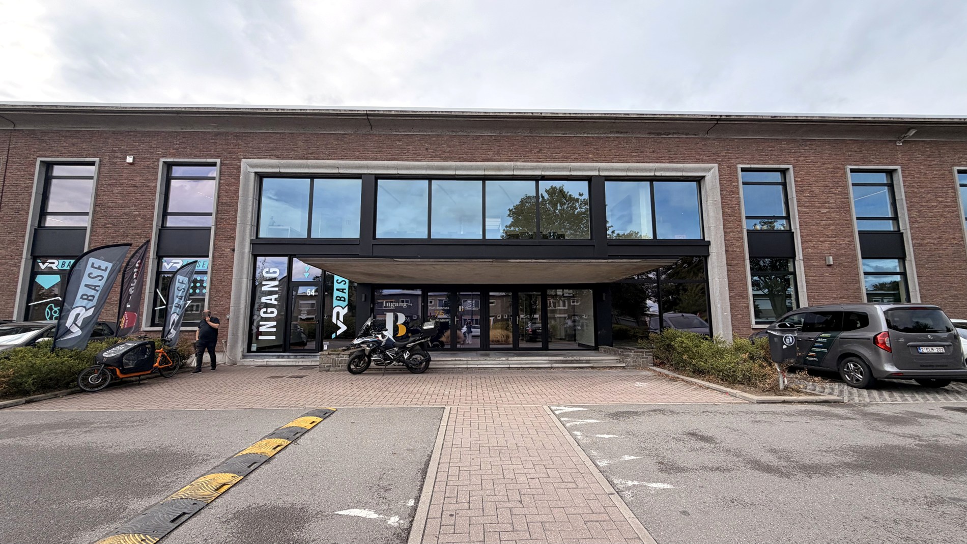 Instapklare kantoren met ruime parking te huur in Mechelen