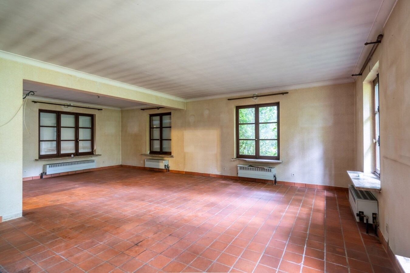 Woning op zeer rustig gelegen en ruim perceel. 