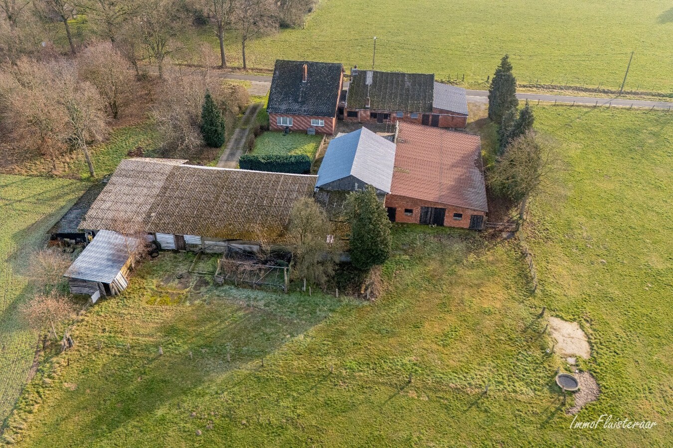 Renovatable farmhouse with stables and pastures on approximately 7 hectares in Hechtel-Eksel. 
