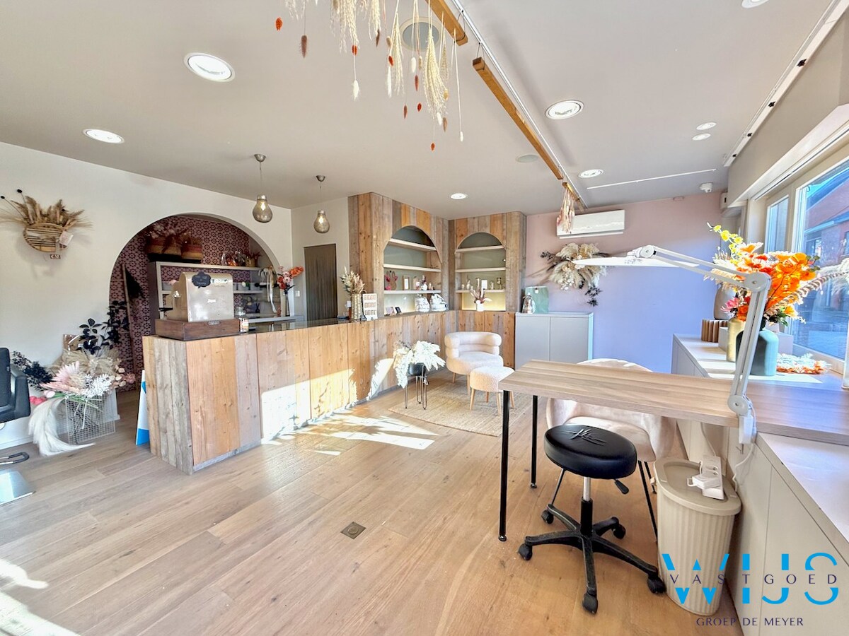 Toffe winkelruimte in centrum Ertvelde ! 