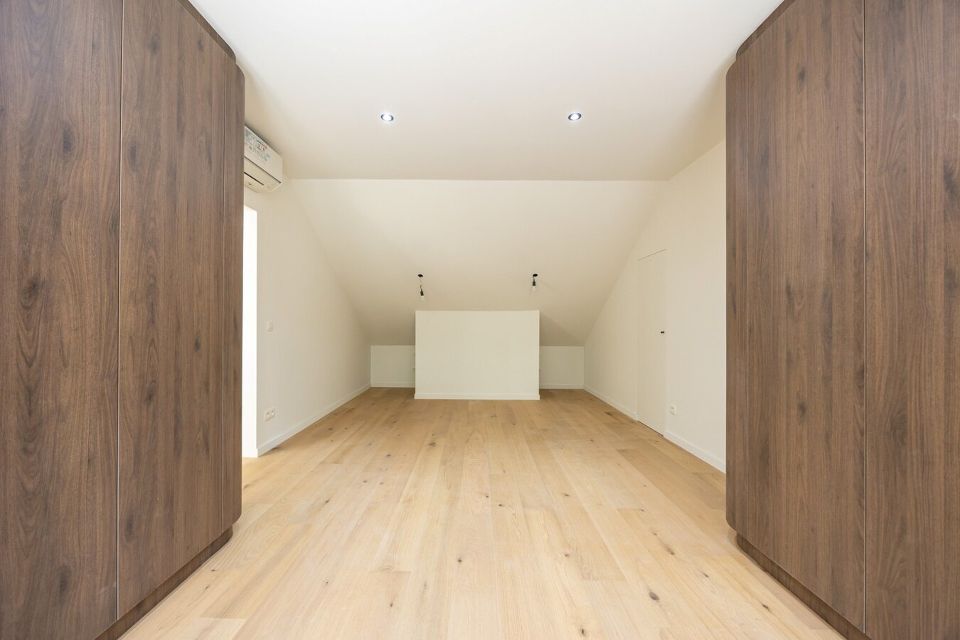 Rustig gelegen eniergiezuinige instapklare luxueuze villa op een West-perceel van 2.198 m² te Zoersel 