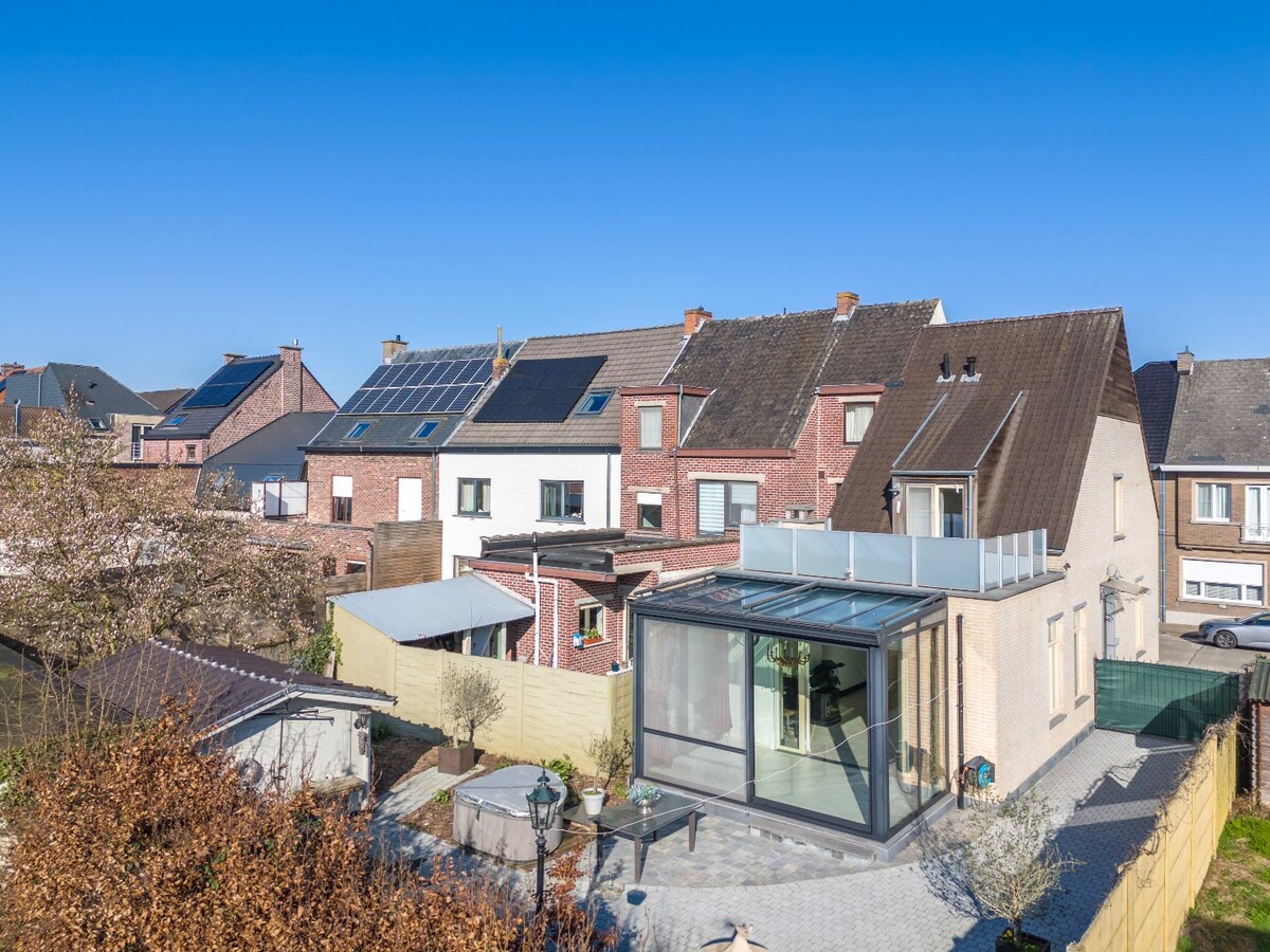 Ruime en instapklare HOB met zuidgerichte tuin te Bevegem 