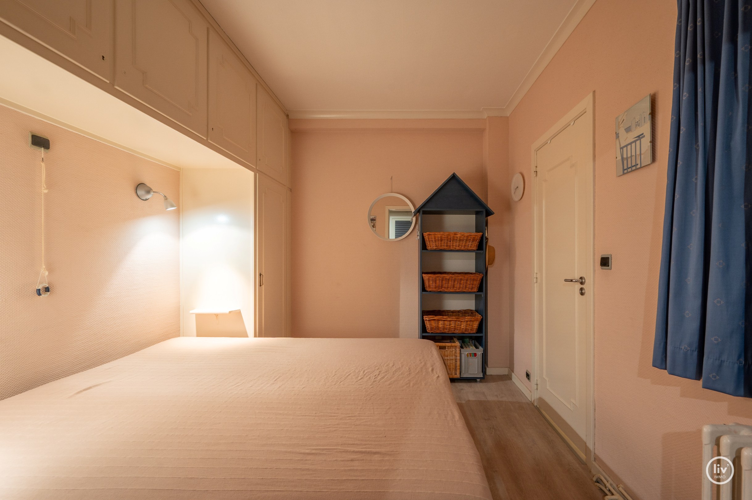 Instapklaar appartement met 2 slaapkamers nabij strand en Lippenslaan te Knokke. 