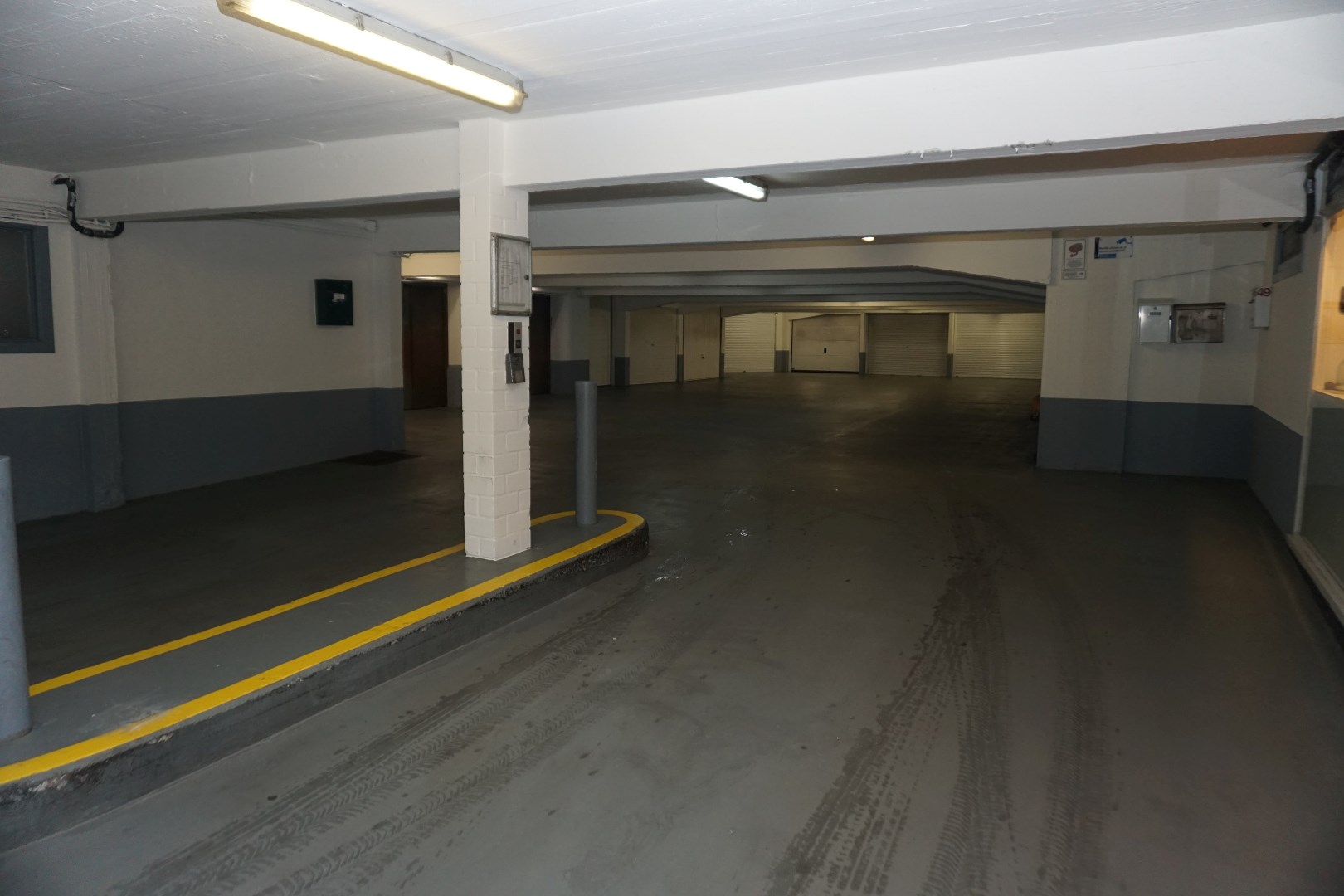 GARAGE BOX  OP TOPLIGGING - CENTRUM OOSTENDE ! 