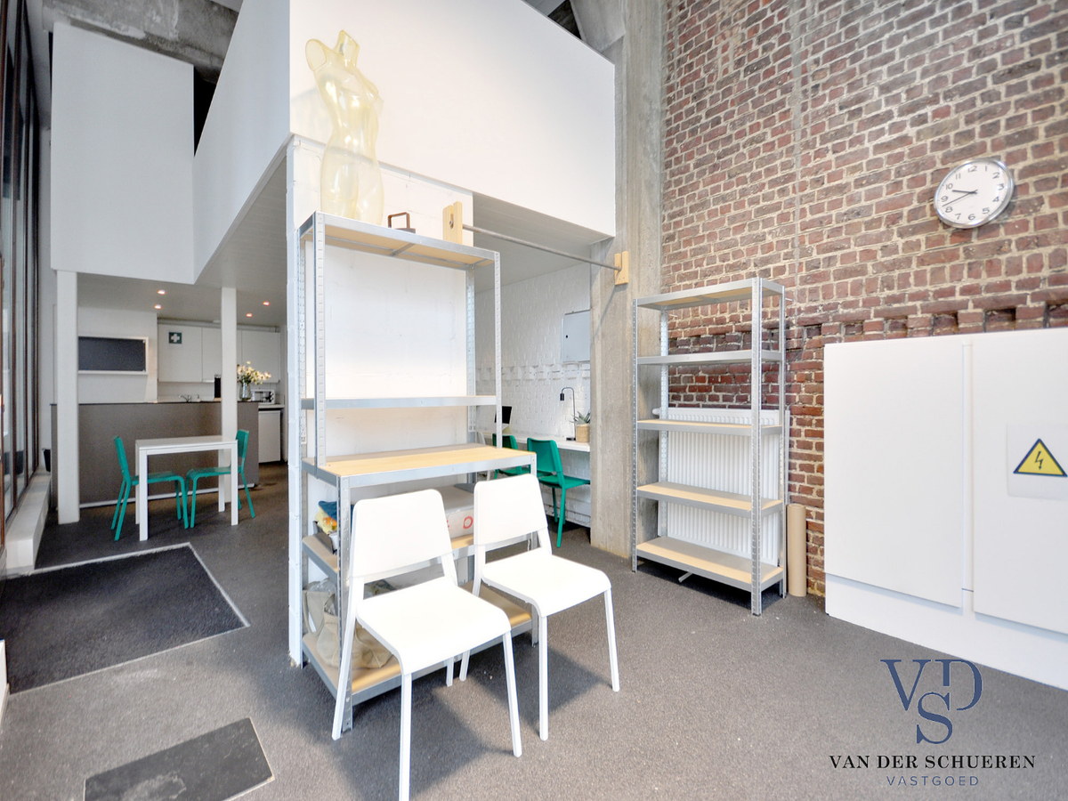 Eigentijdse loft voor wonen en werken. Opportuniteit als investeringspand ! 