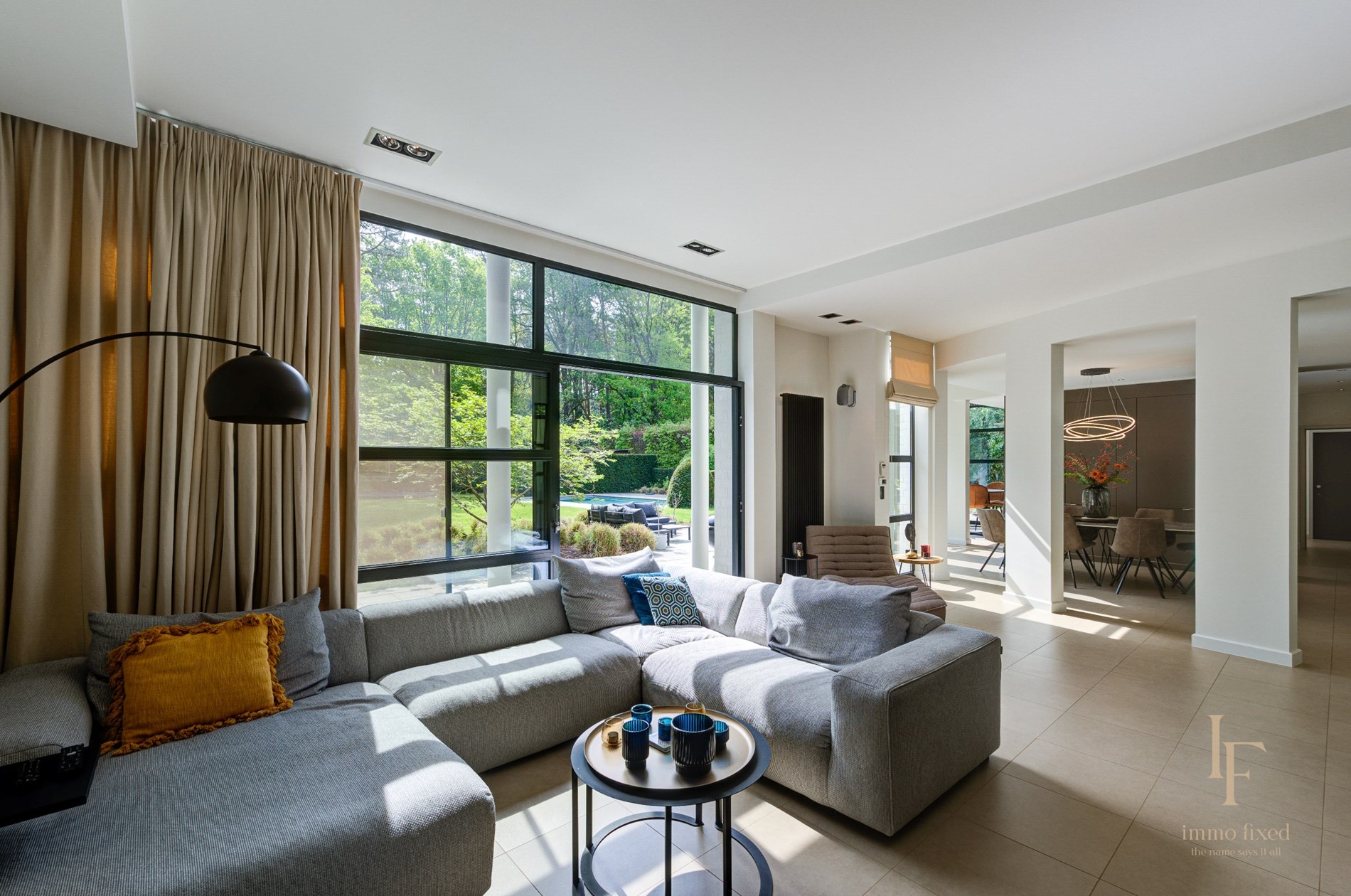 Moderne villa met 7 slaapkamers te Zoersel. 