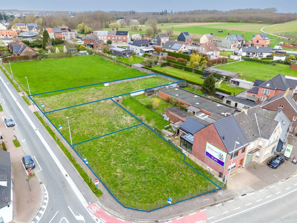 Bouwgrond (374m²) voor OB met 18m straatbreedte op uitstekende ligging 