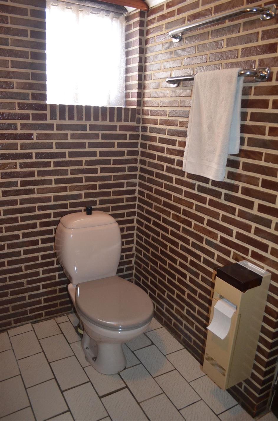 Te renoveren HoB met 3 slpks, garage en tuin gelegen te centrum Maldegem 