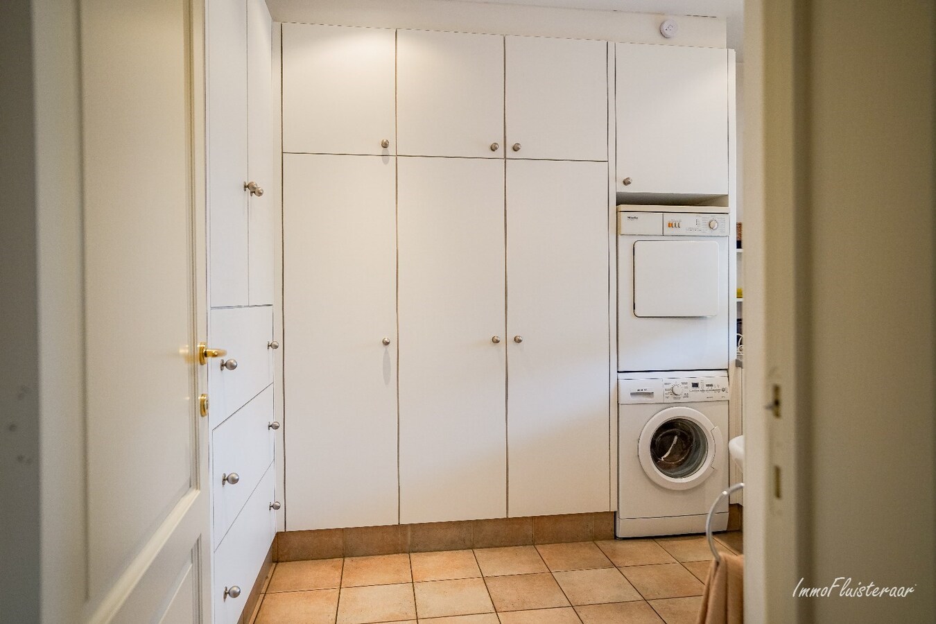 Royale, luxueuze villa met bijgebouwen op ca. 66a te Arendonk 