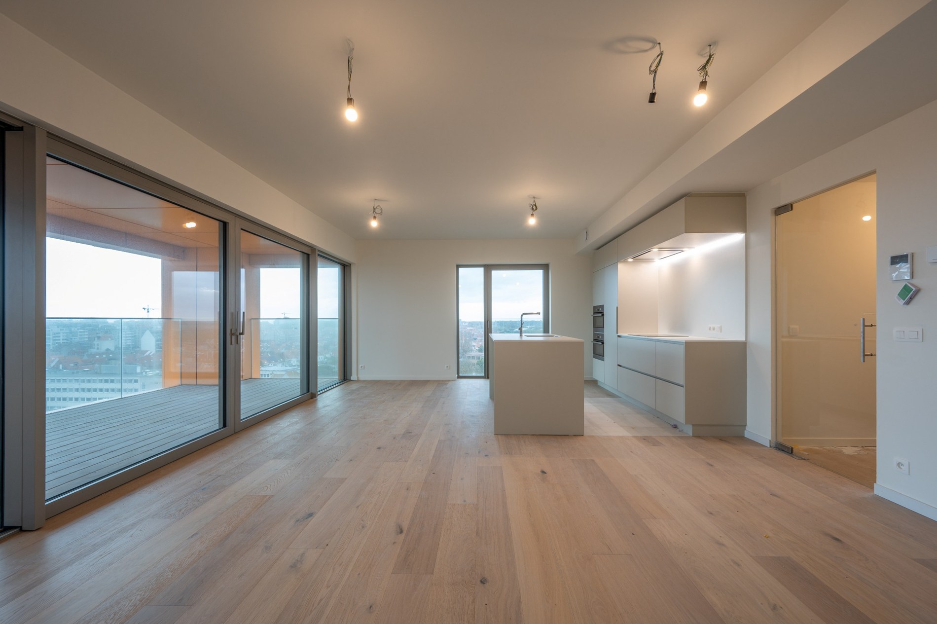 Volledig instapklaar hoek-appartement (133m2) met ruim zonneterras (19m2): Opendeurdag  Zondag 4/01 (14u-17u ): 