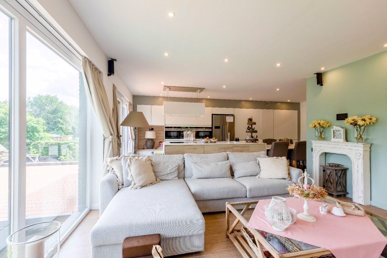 Ruime woning (369m²) met 4 slp. en in te vullen praktijk (onderaan) 