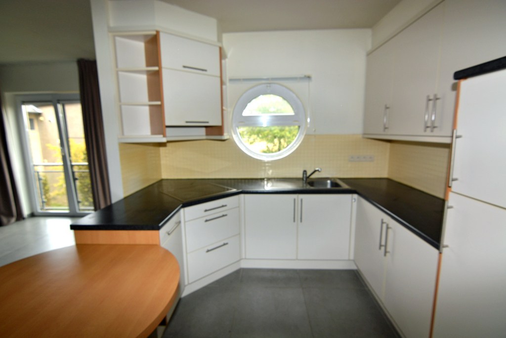 Appartement (104 m²) met 2 slpks, garage en kelderberging. 