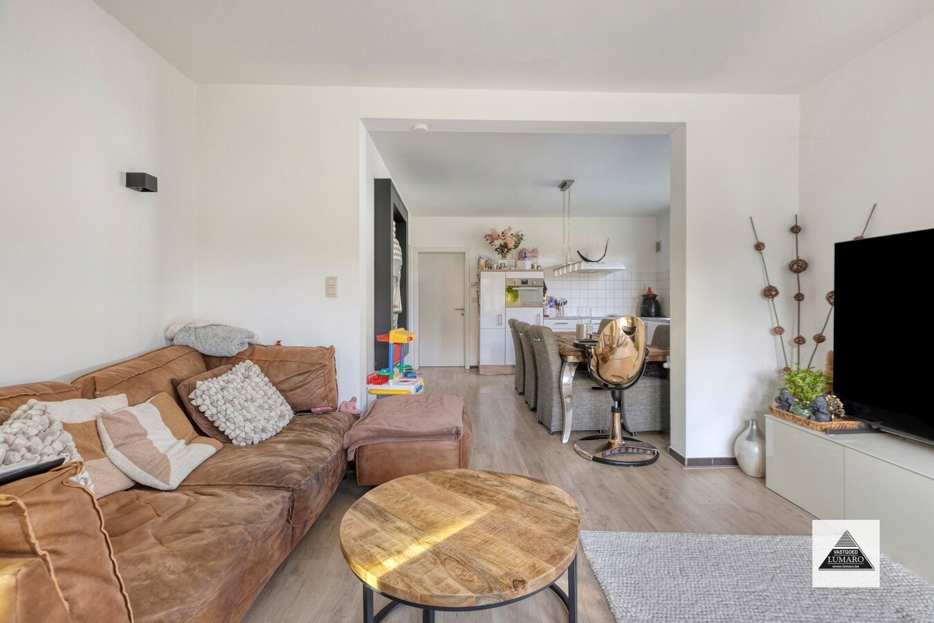 Gelijkvloers appartement met tuintje en parking 