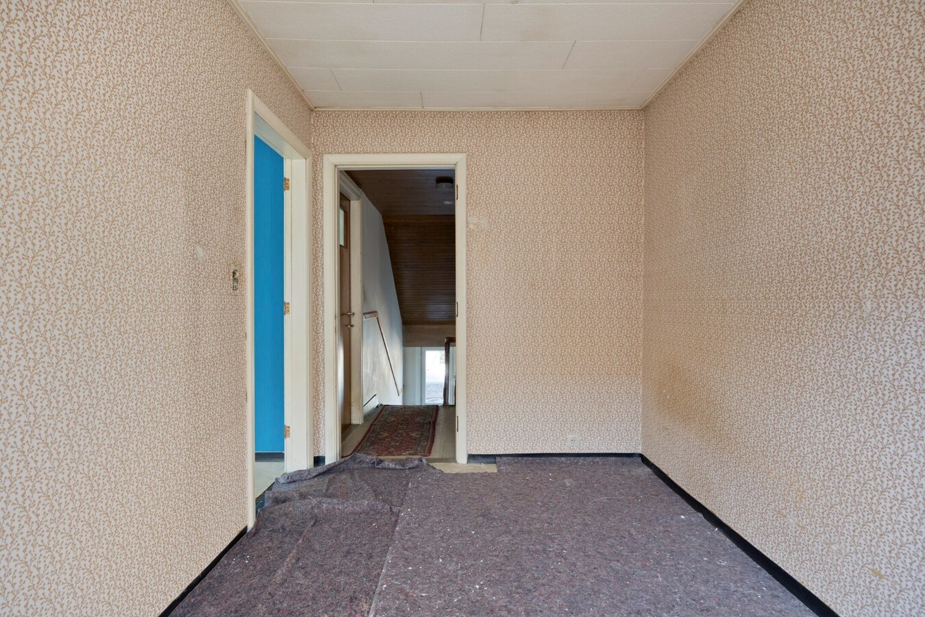 Te renoveren rijwoning met zijingang, diepe tuin en werkplaats te Duffel-West 