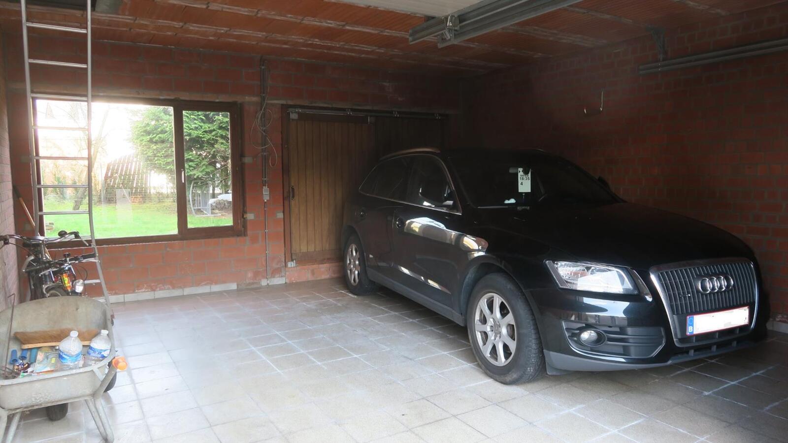 Ruime dubbele garage in Centrum Roeselare 