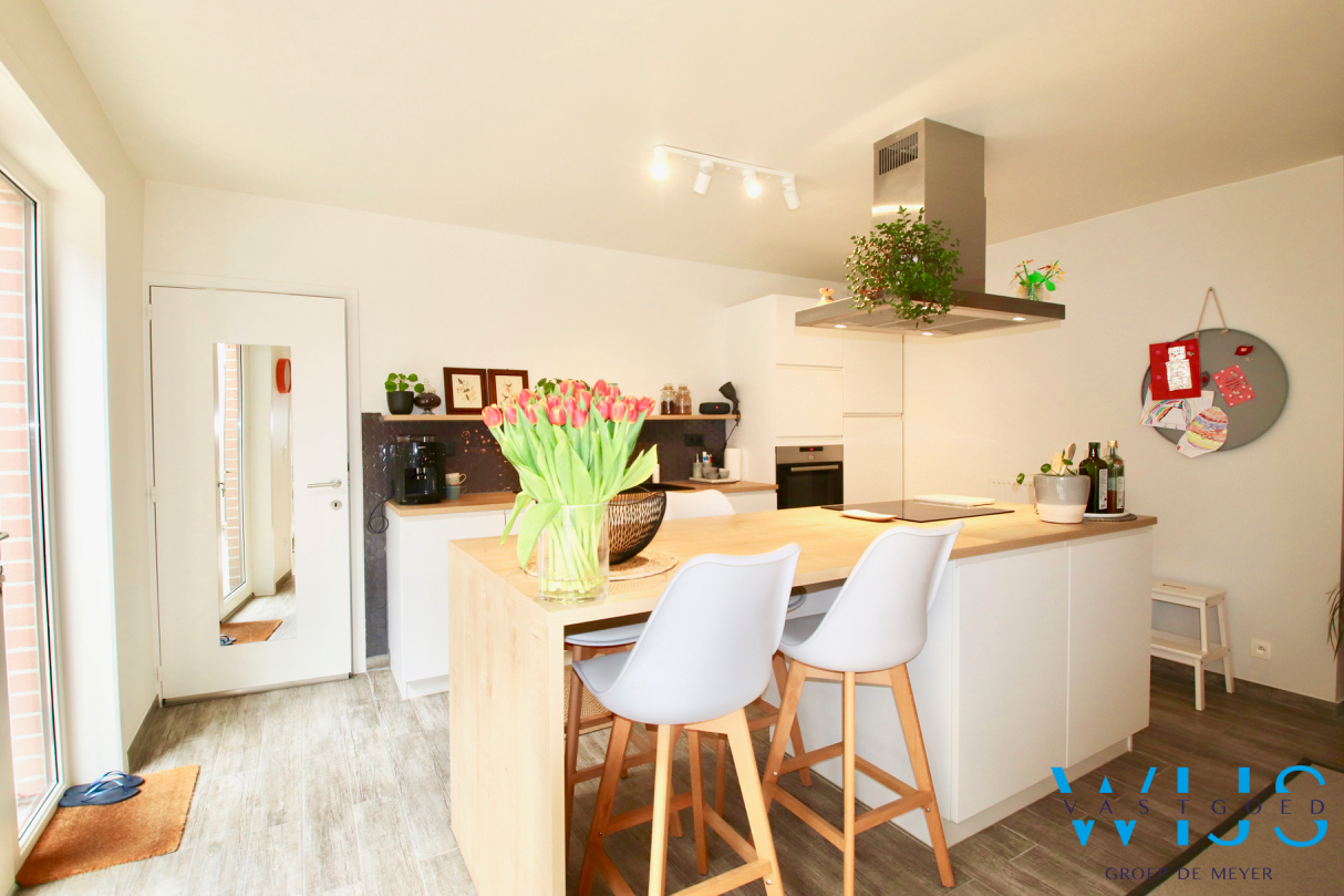 Toffe instapklare woning in hartje Eeklo ! 