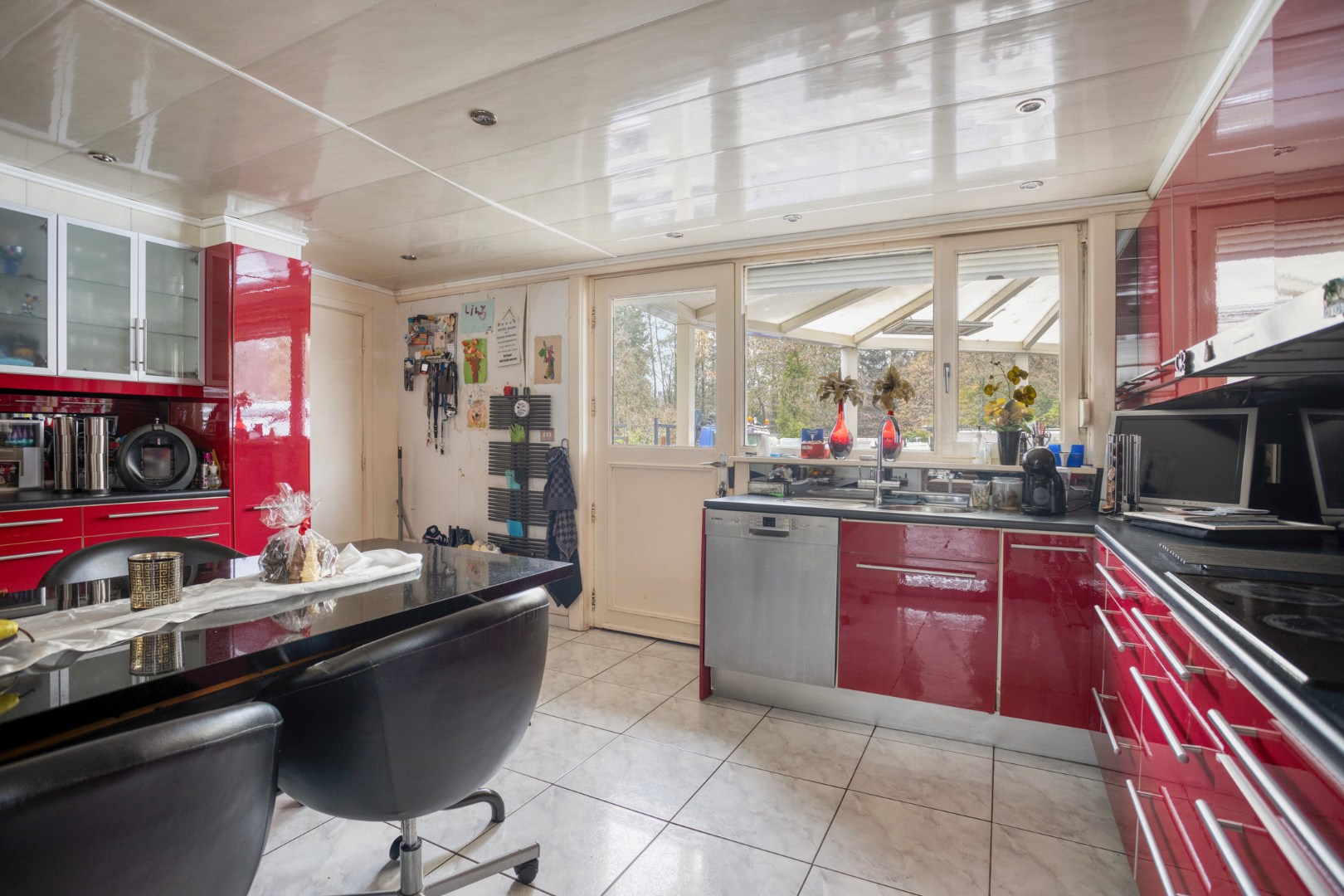 Te renoveren woning met 5 slpk. op ruim perceel van 18a 95ca in Mol 