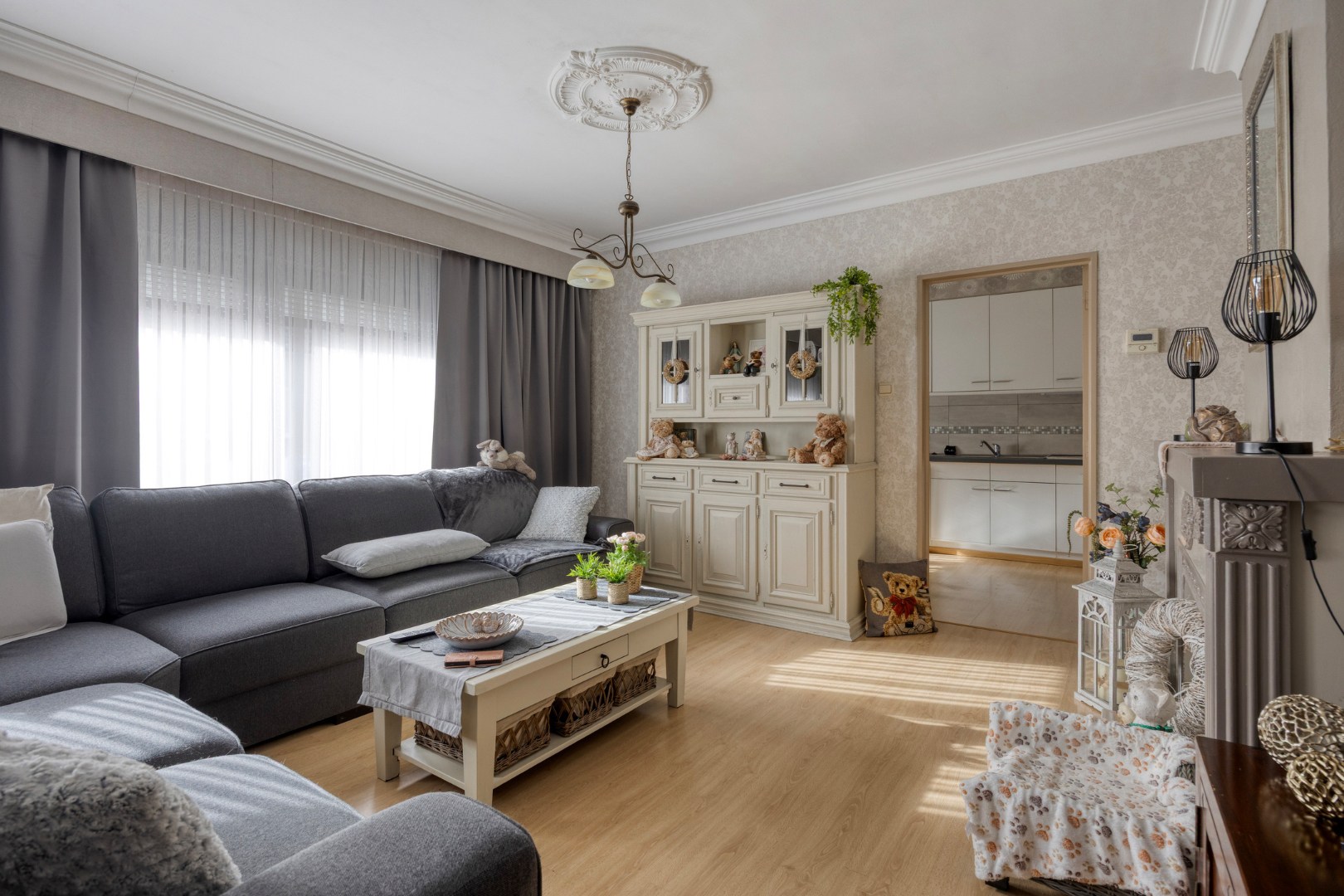 Instapklaar appartement met 3 slpk. en garage nabij centrum Mol 