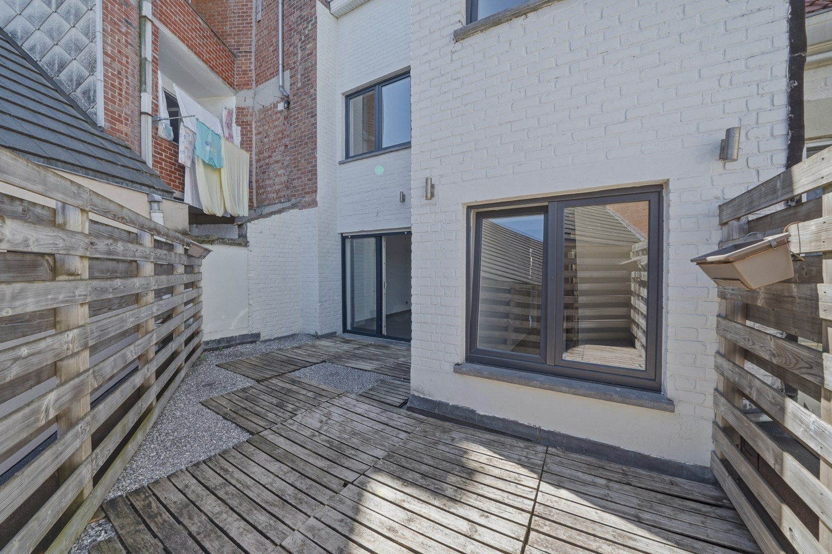 Volledig gerenoveerde bel-étage met ruime garage te Oostende 