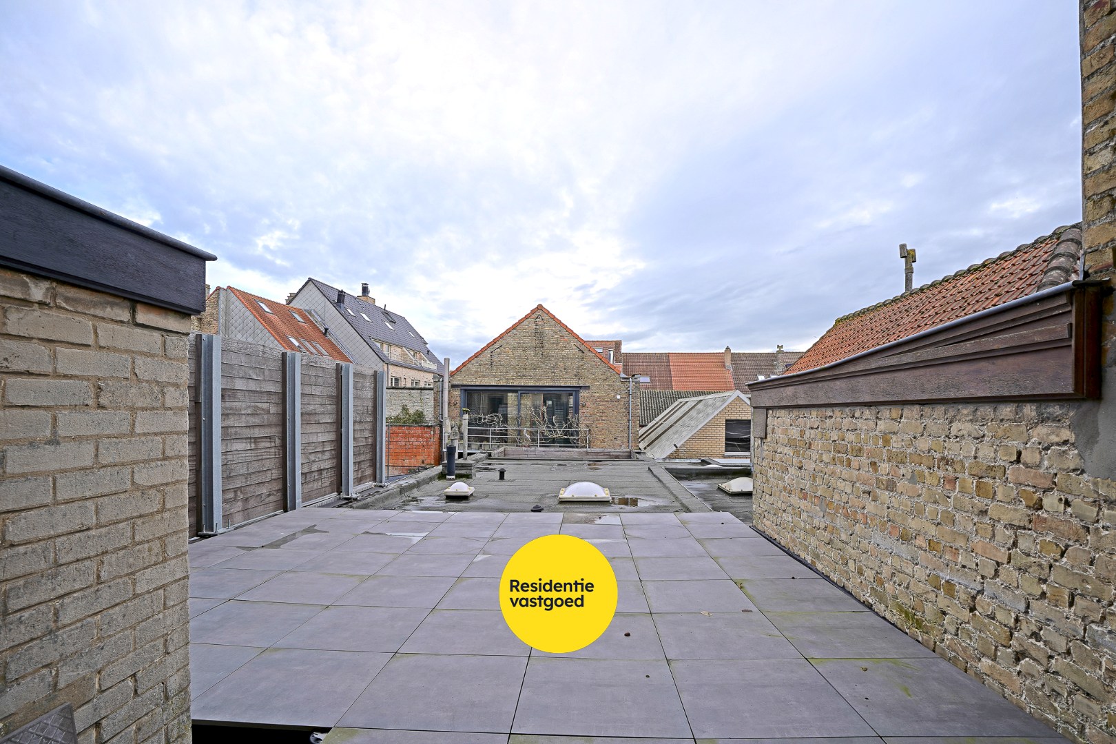 Gerenoveerde herenhuis (2025) in winkelstraat van Nieuwpoort-stad op 161 m². 