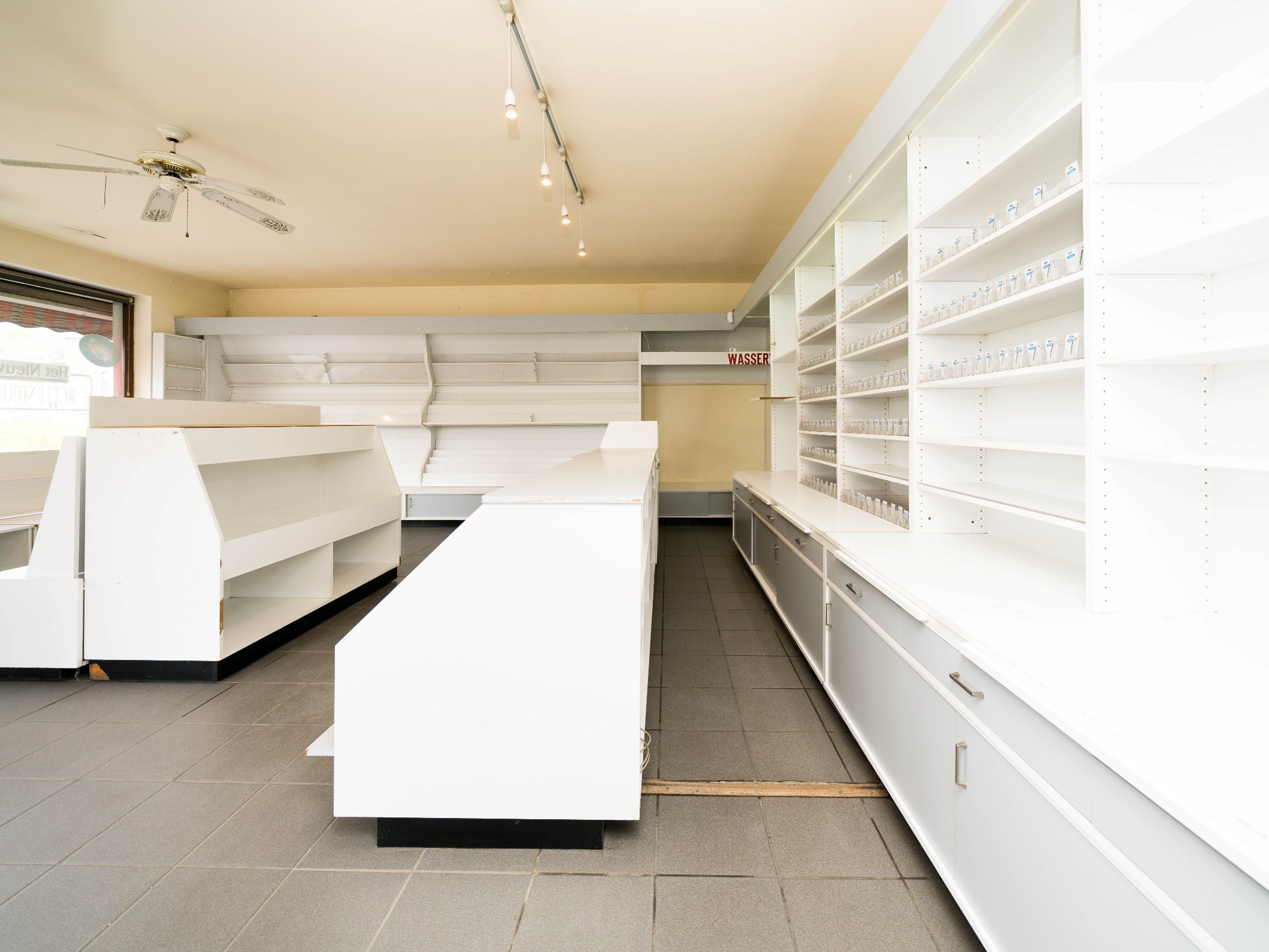 Winkel/kantoorruimte (65m²) op een gunstige ligging 