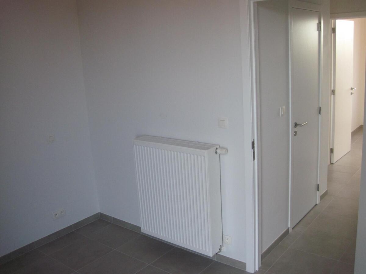 Unieke appartement (2 SUPER terrassen) op de Gaverse Markt !   LOFT-gevoel (hoogte : 3 m). 