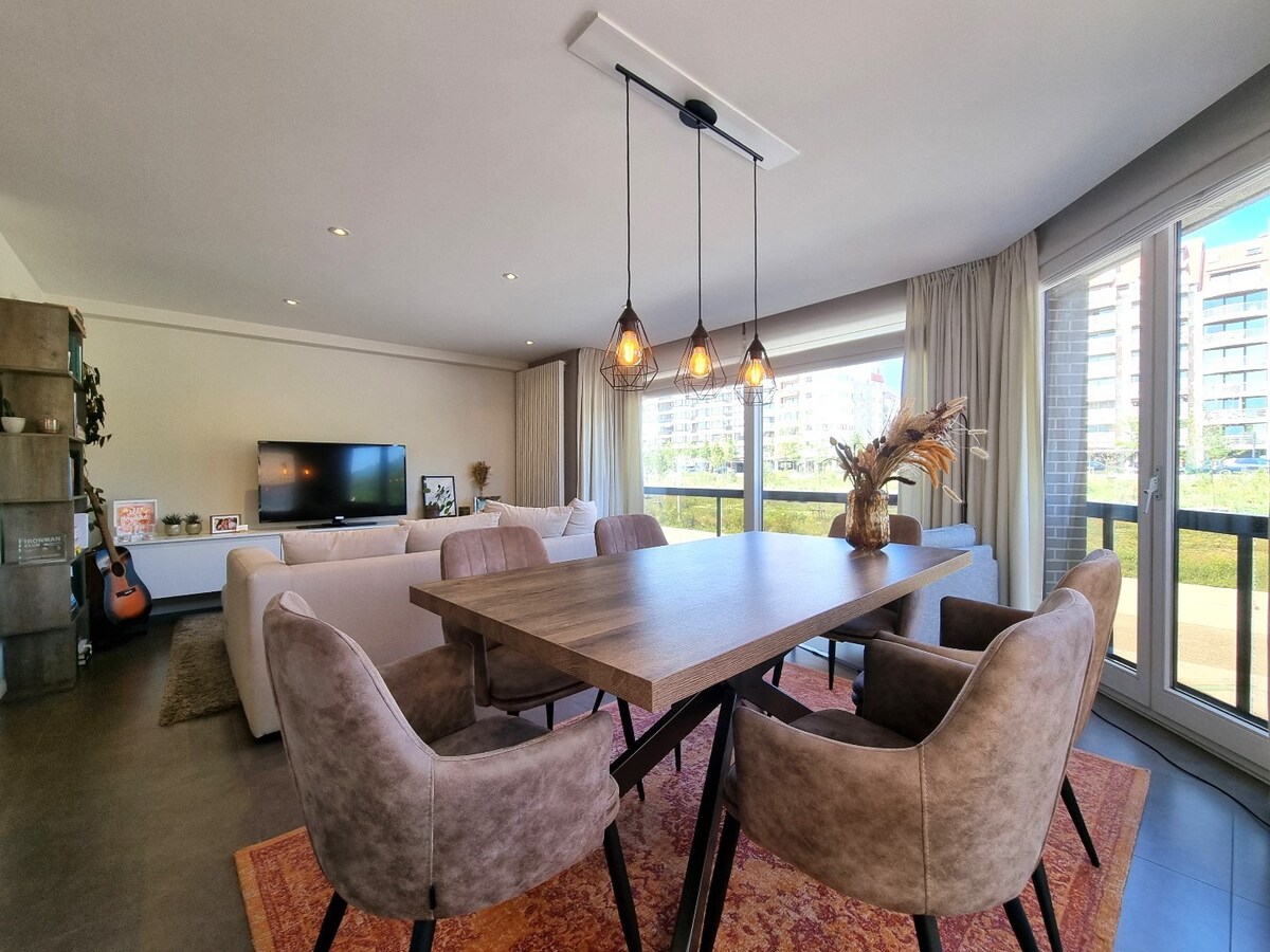 Aangenaam, zeer lichtrijk hoekappartement met open zichten - Heist 