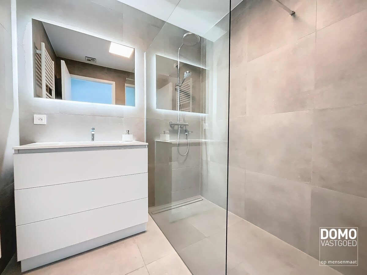 MODERN APPARTEMENT MET TERRAS. LIFT EN 2 SLAAPKAMERS IN DIEPENBEEK 