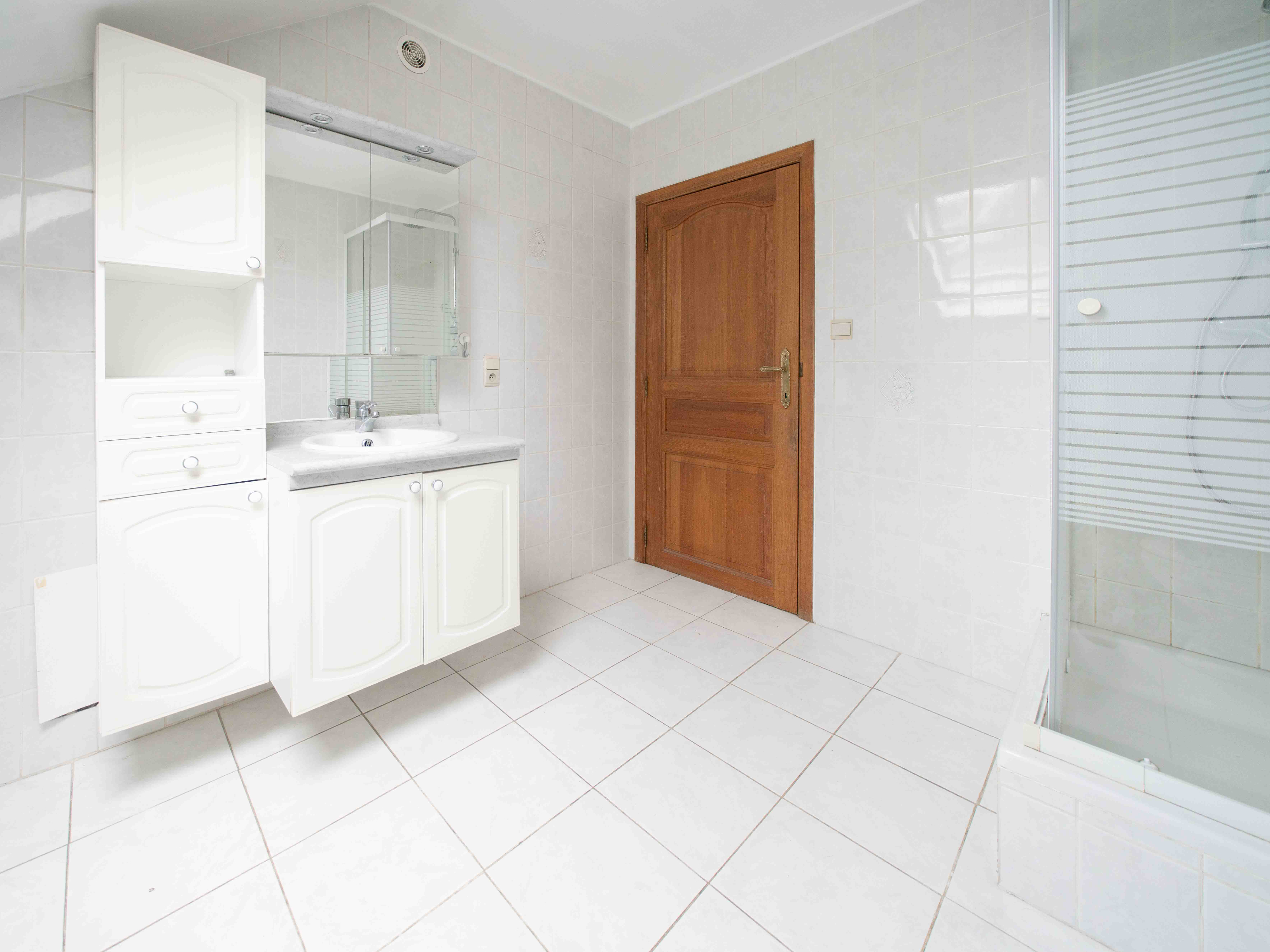 Energiezuinige woning met 4 kamers, 2 badkamers &amp; 2 garages 