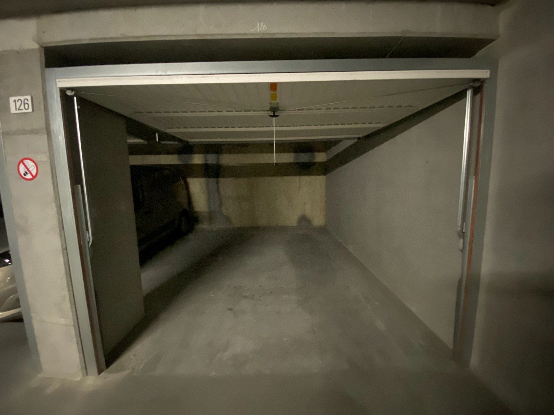 Ruime Dubbele garagebox gelegen in residentie Sir Anthony 