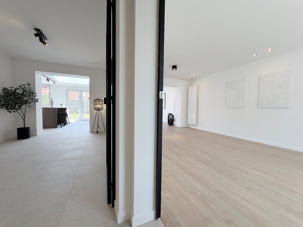 Prachtige gerenoveerde zeer ruime woning in een rustige wijk te  Gullegem ! *** NONO INSPIRED*** 