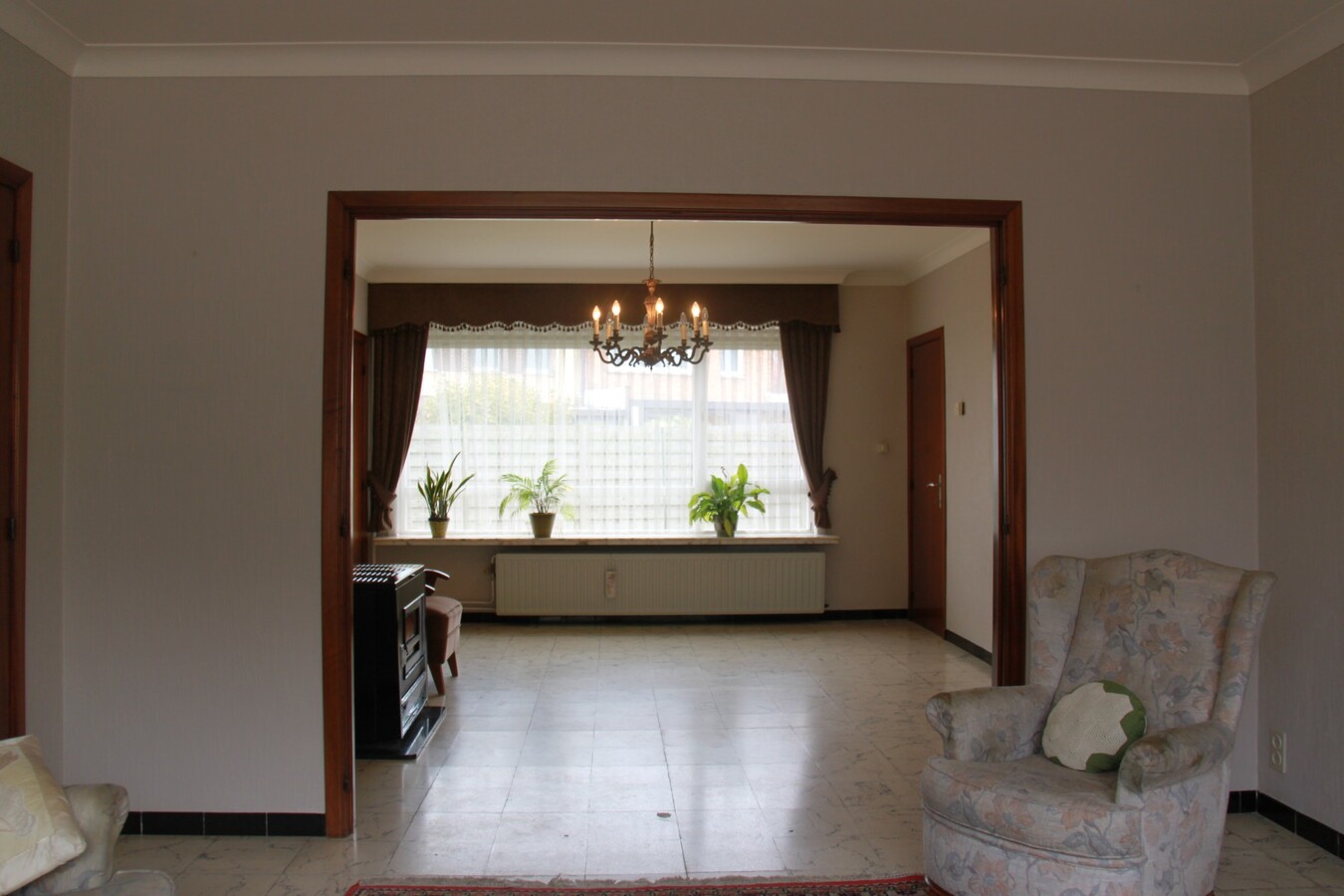 Op te frissen halfopen woning 